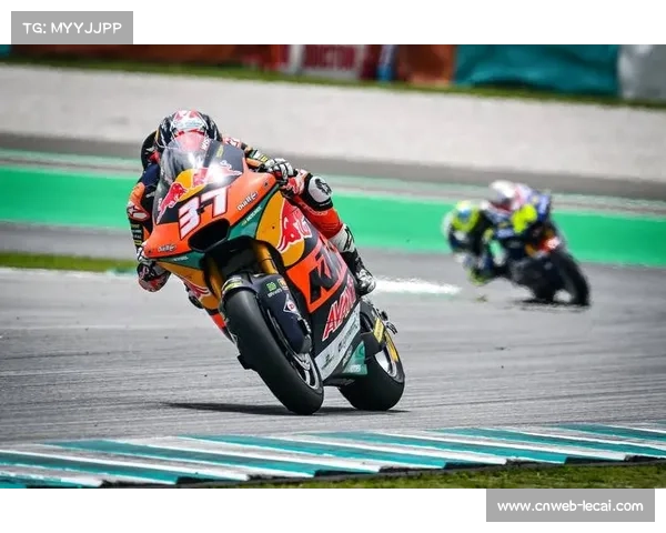 冲刺赛颁奖台上的笑容与遗憾：亚历克斯·马奎斯的胜利与阿科斯塔的追逐