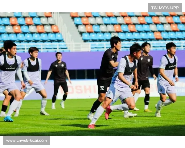 儿童牵手球童亮相德比，赛前仪式传递足球温情